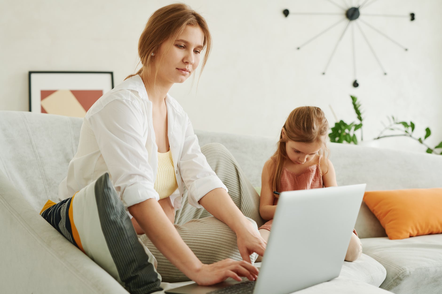Read more about the article חינם! מדריכי תוכנת עיצוב לוגו אילוסטרייטור