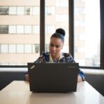 מהם הסוגים השונים של תוכנות לעיצוב גרפיקה ממוחשבת?